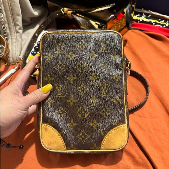 Louis Vuitton Monogram Crossbody Bag Danube - Picture 2 of 12